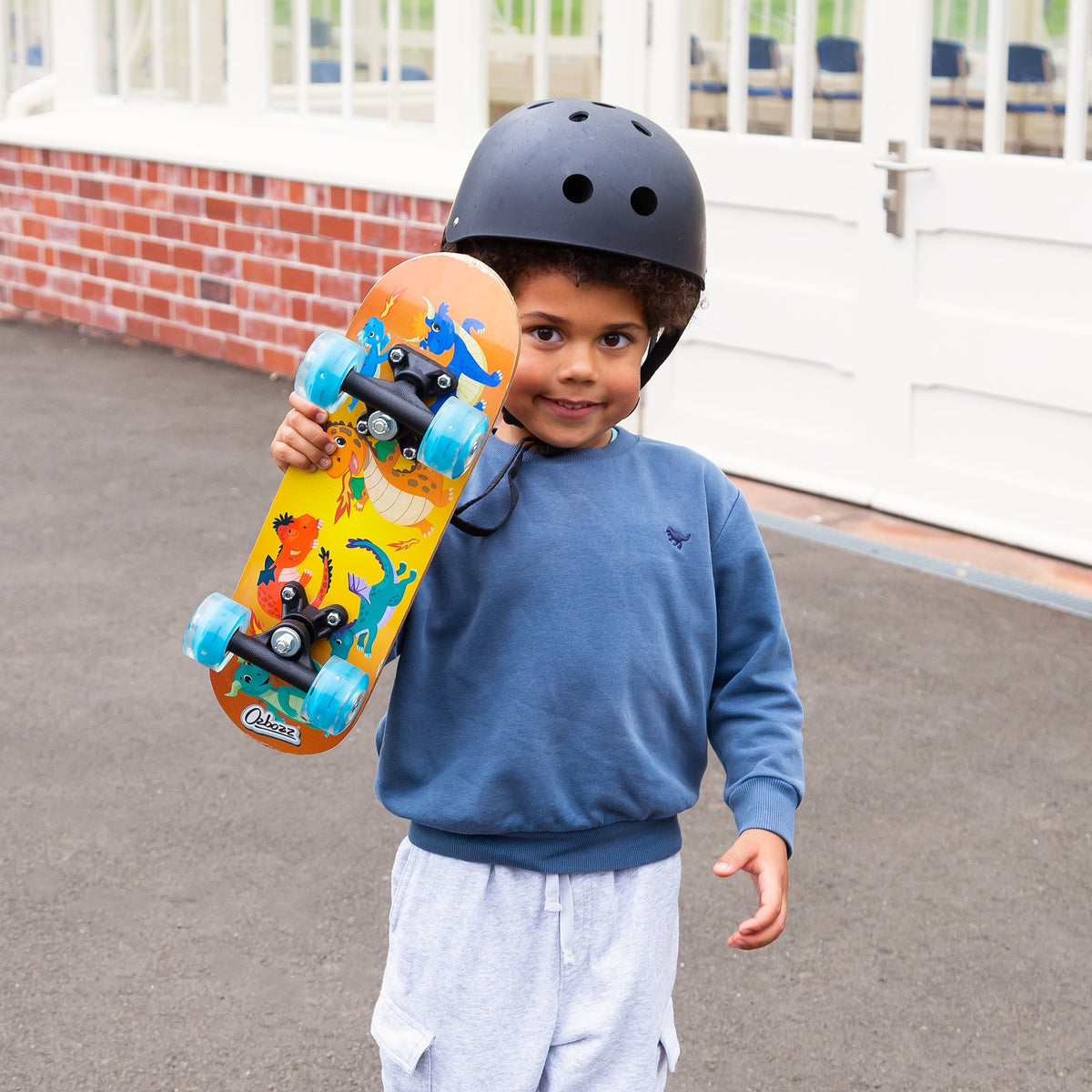 SKATEBOARD DRAGONS AVEC ROUES CLIGNOTANTES 17 POUCES