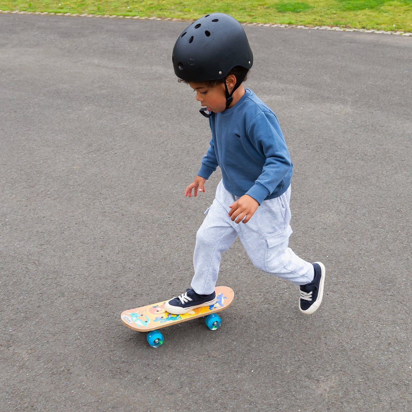 DRAGON SKATEBOARD WITH LIGHT-UP WHEELS 17 INCHES