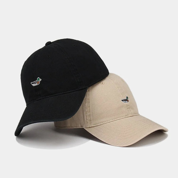 Cappellino con anatra selvatica ricamata
