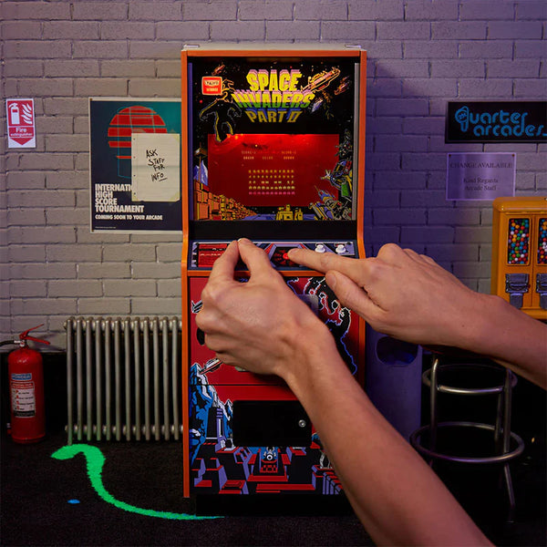 Space Invaders deel II, arcadekast op kwartformaat