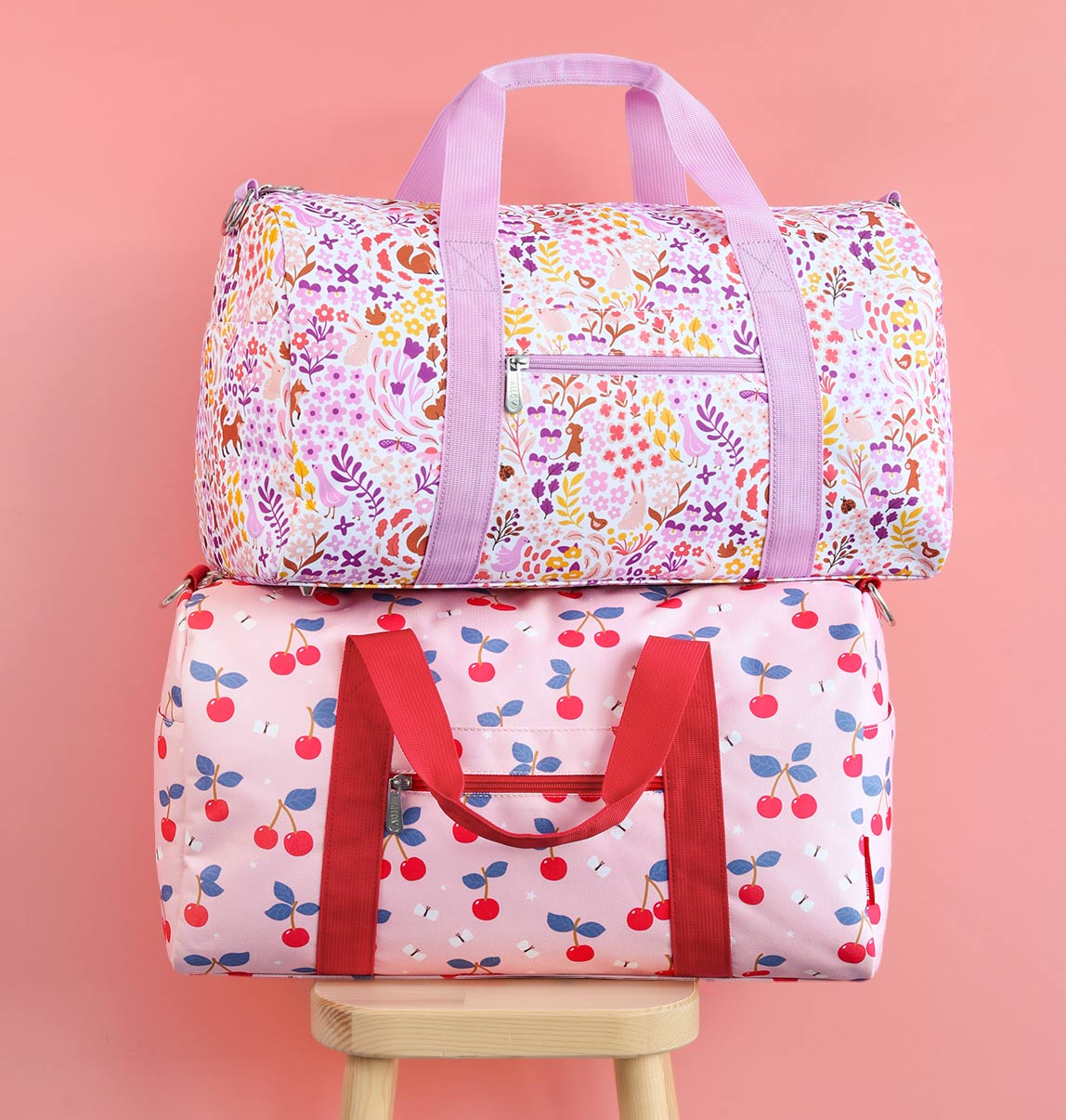 Sac de voyage enfant - Cerises – vue 6 – A Little Lovely Company