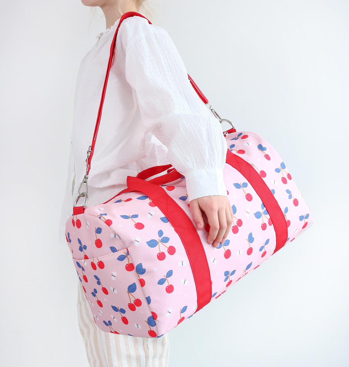 Sac de voyage enfant - Cerises – vue 3 – A Little Lovely Company