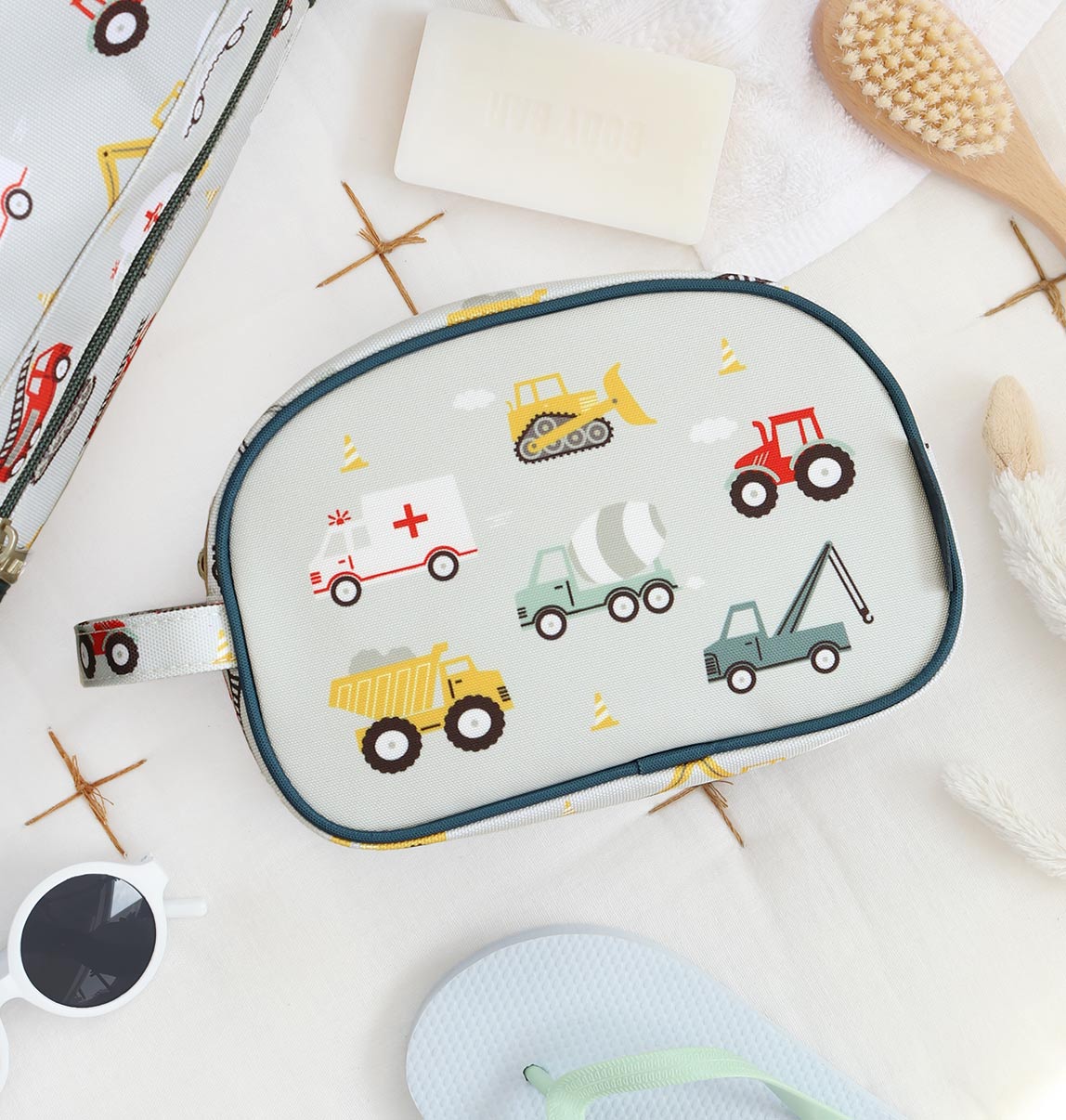Trousse de toilette enfant - Véhicules – vue 4 – A Little Lovely Company