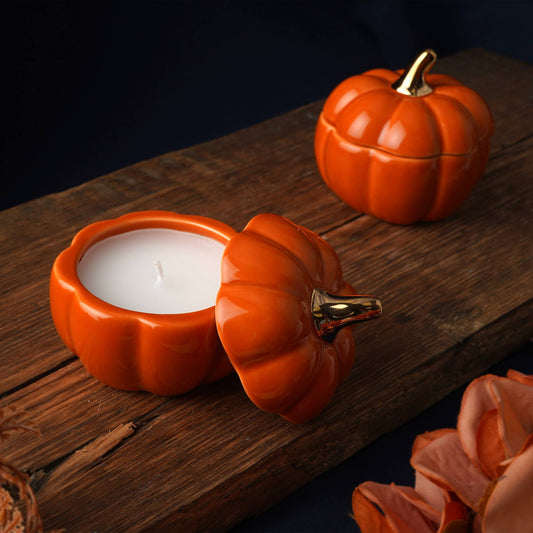 Porta-velas em cerâmica em forma de abóbora laranja, perfeito para a época dos abraços.