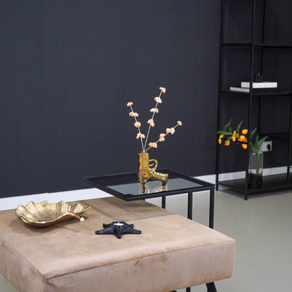 Jarrón de flores dorado con forma de pistola