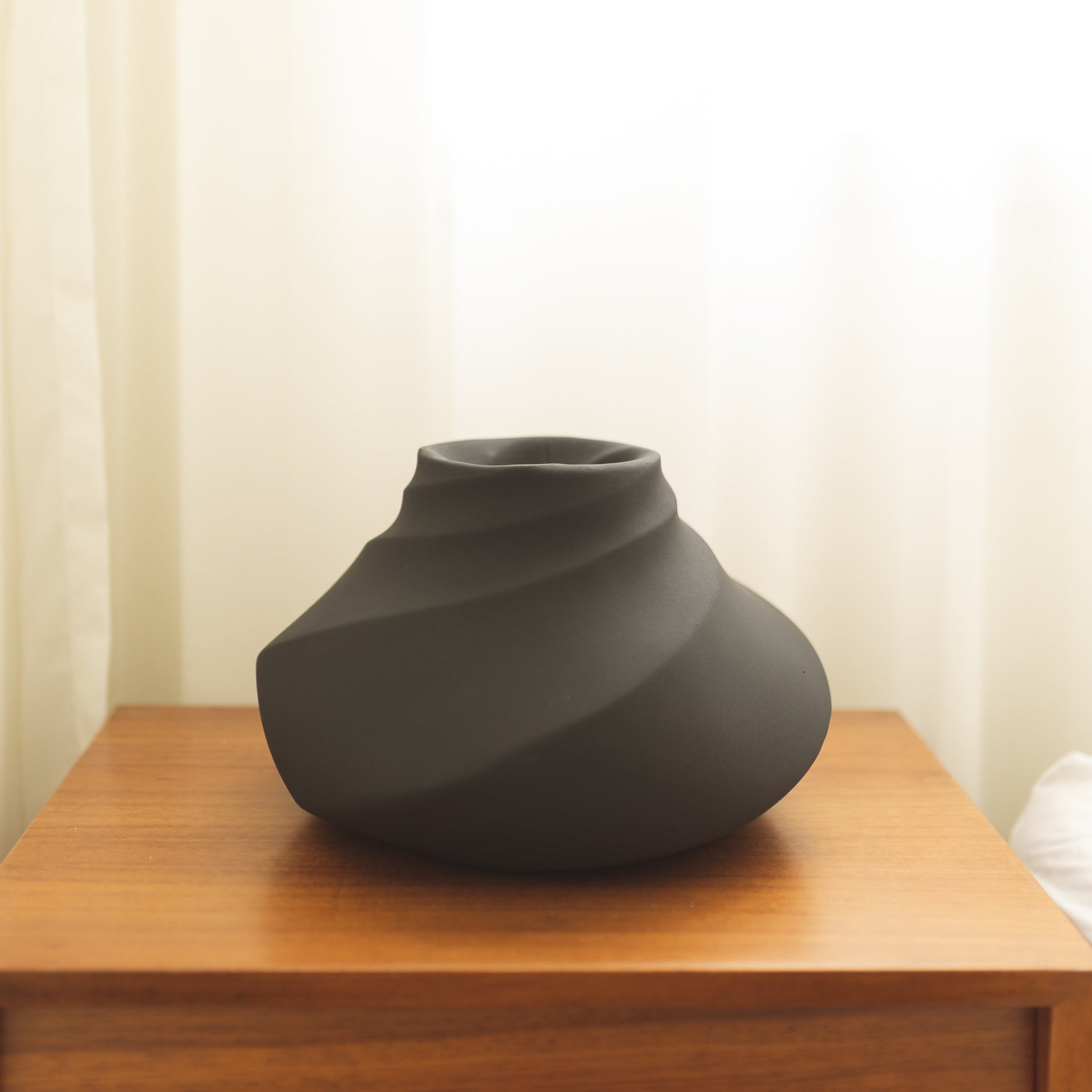 Vase décoratif Osaka en céramique – Oito.Atelier – vue 4