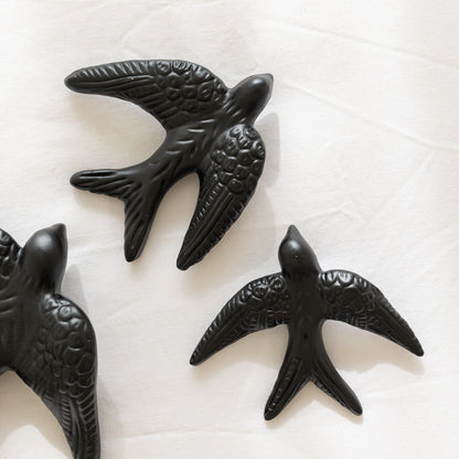 Lot de 3 hirondelles décoratives en céramique – Oito.Atelier – vue 5
