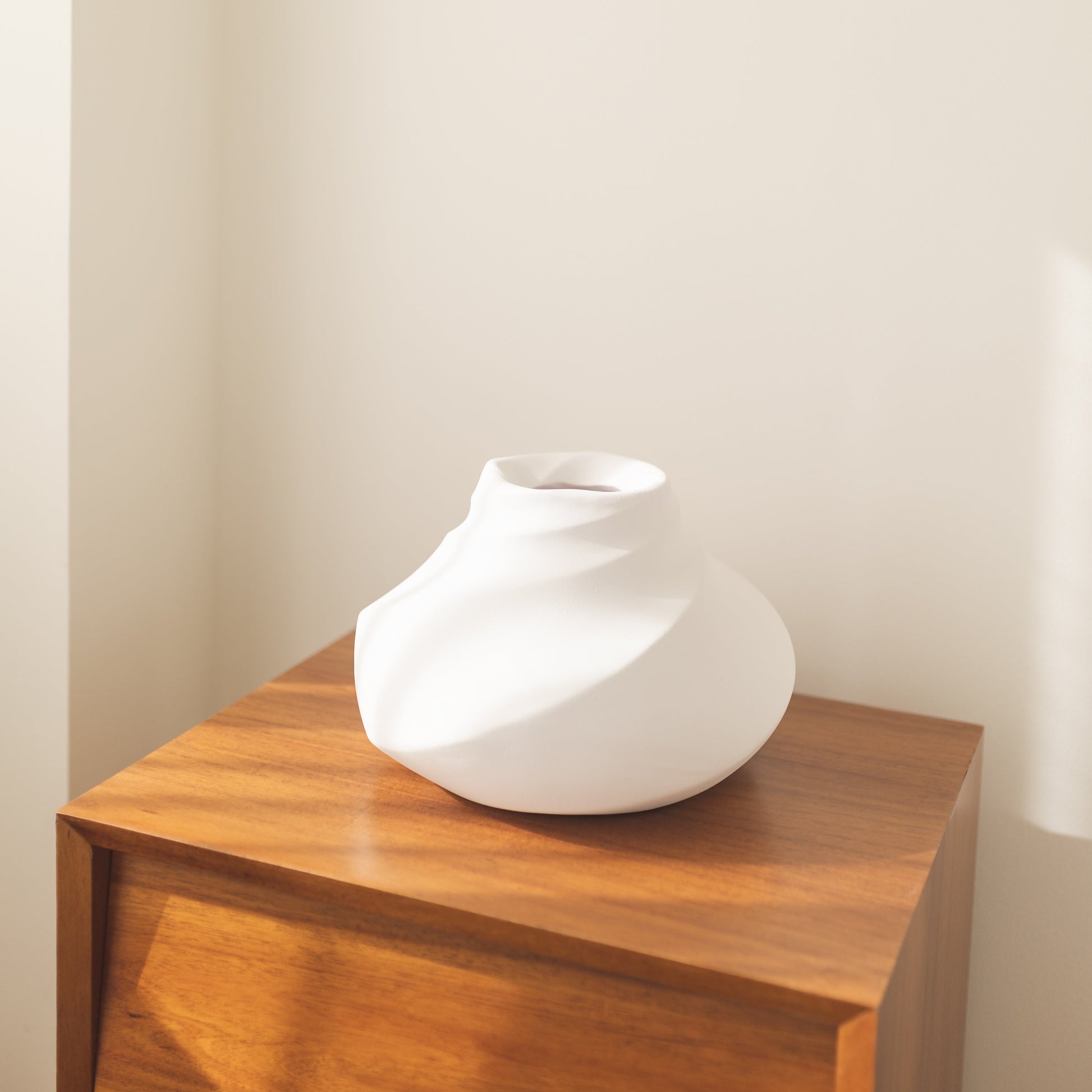 Vase décoratif Osaka en céramique – Oito.Atelier – vue 3
