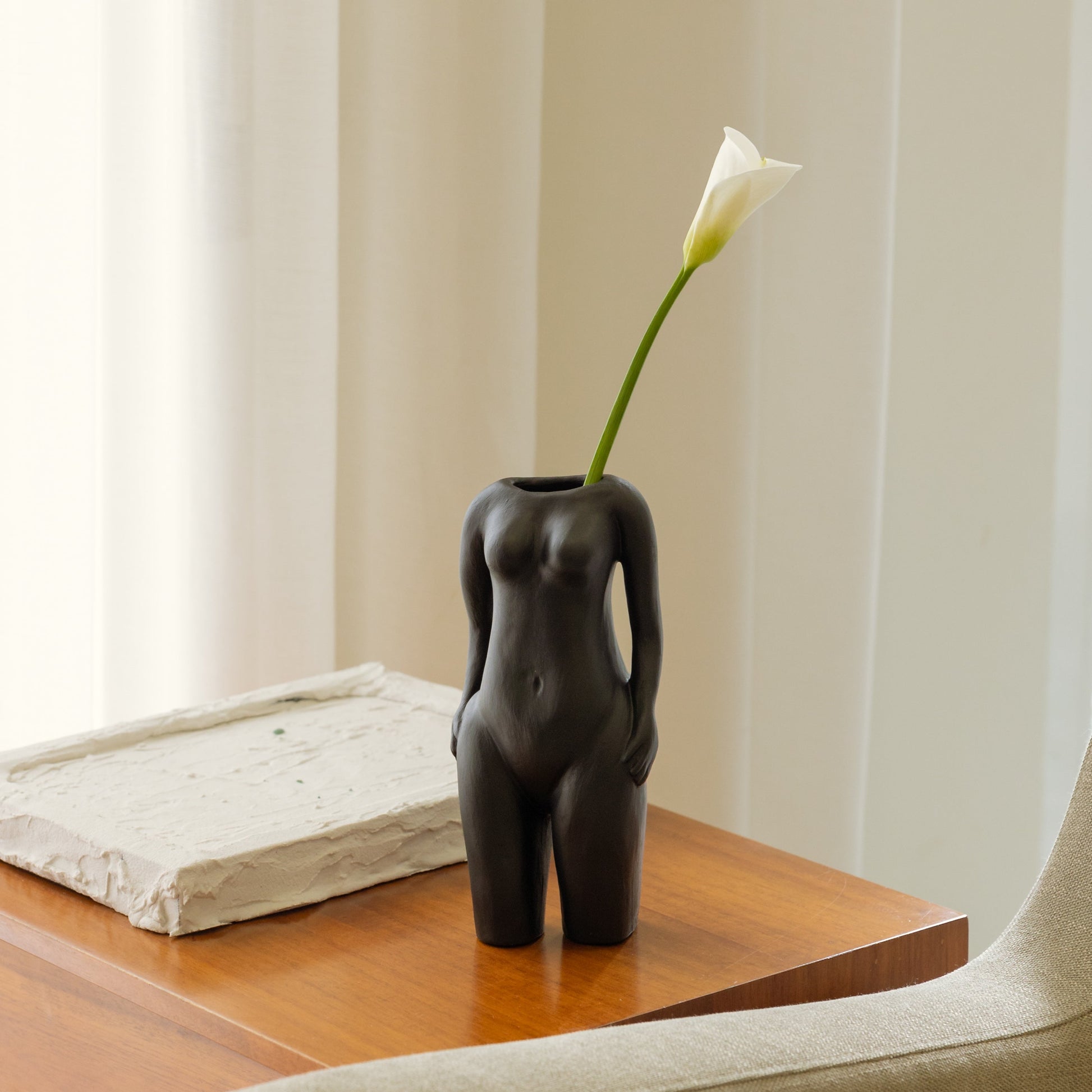 Vase décoratif Venus en céramique – Oito.Atelier – vue 4