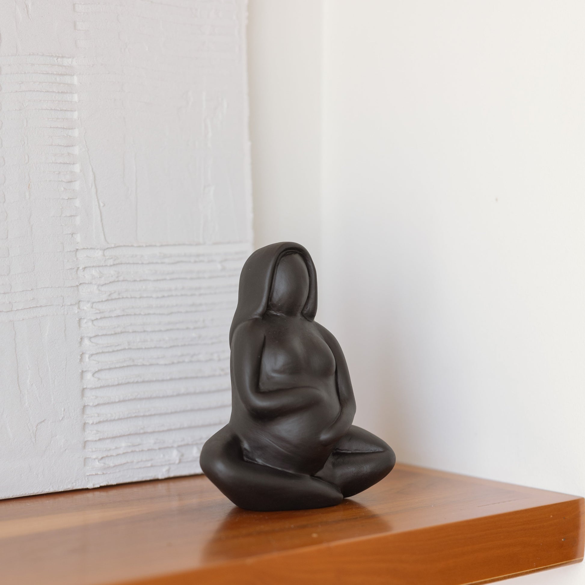 Vase sculptural Femme enceinte en céramique – Oito.Atelier – vue 6