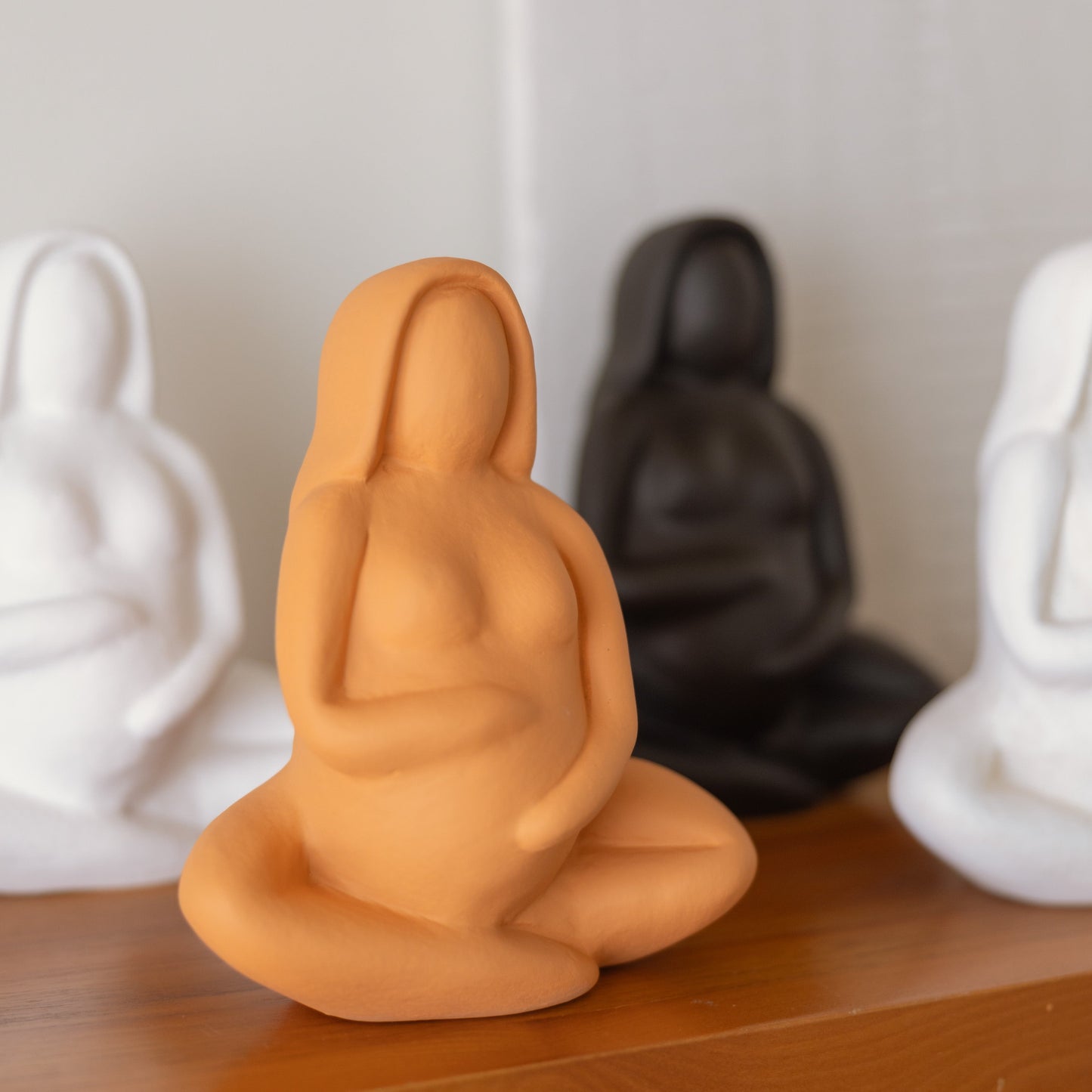 Vase sculptural Femme enceinte en céramique – Oito.Atelier – vue 16