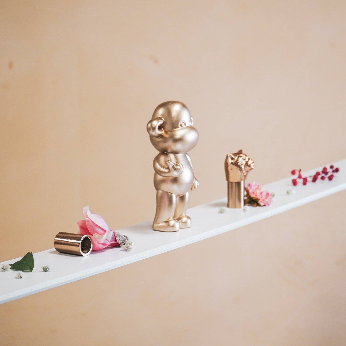 Adorno - Figura colgante de mono suelto 'La Leyenda' - Poliresina - Dorado - 11x7x19cm