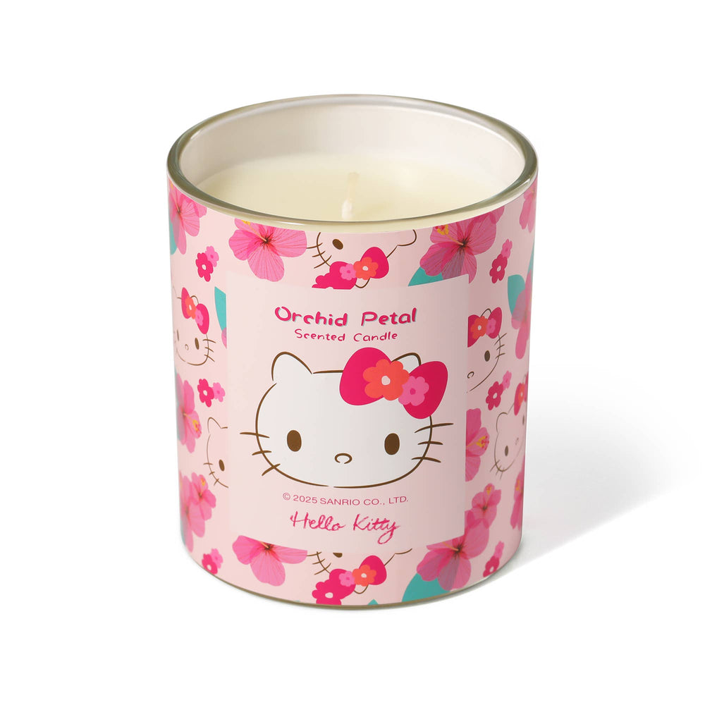 Vela cor-de-rosa com estampado original da Hello Kitty e aroma de pétalas de orquídea.