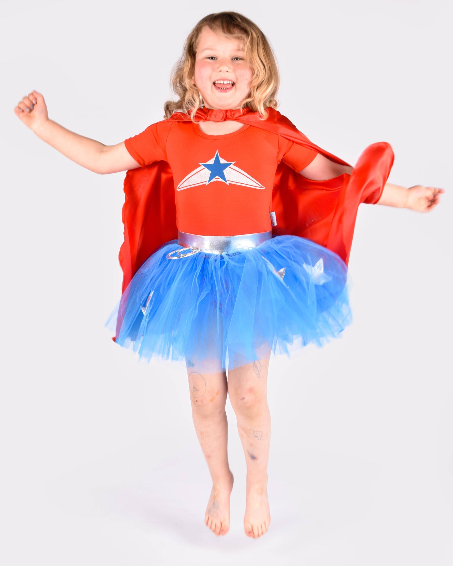 Super Wondergirl avec cape 110-116 cl 4-6 ans
