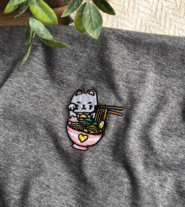 T-Shirt Brodé Chat Chanceux - Ramen Lover - t-shirt brodé Juste un T-shirt