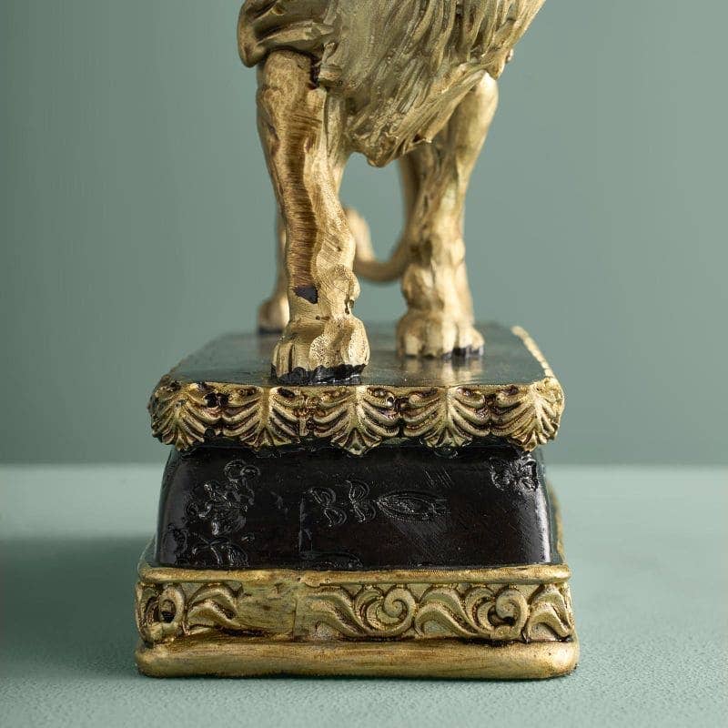 Leeuwenkroonluchter, poly/metaal, 20 x 15 x 37 cm