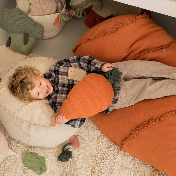 Pouf Cathy la Carotte – Oli&Carol x Lorena Canals – vue produit 2