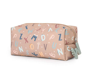 Grappig etui met alfabetletters