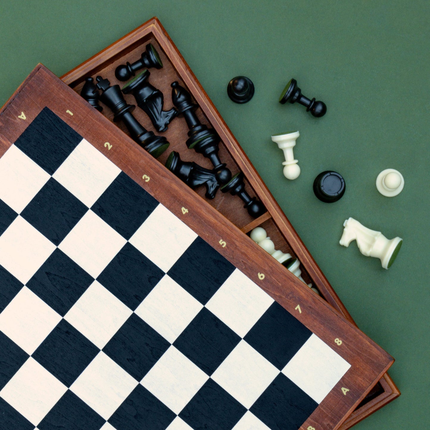 Iron & Glory - Chess Deluxe