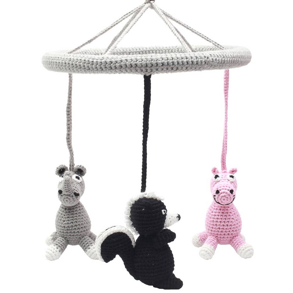 Móvil con camello, mofeta y rinoceronte