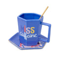 Conjunto de taça e caneca hexagonal “Miss Caffeine”