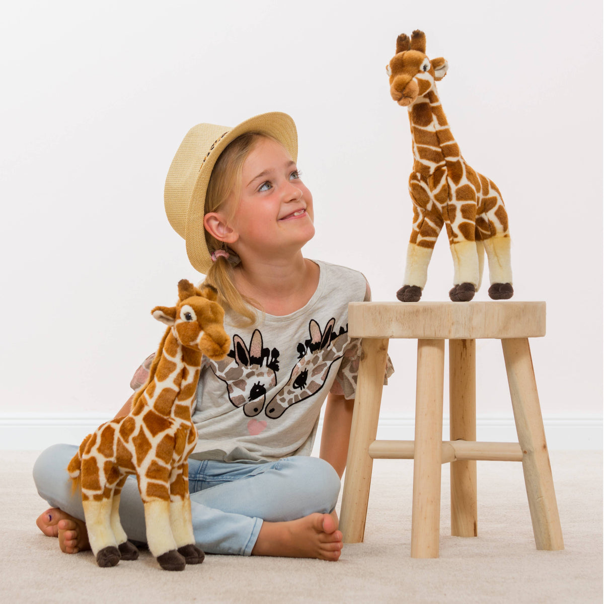 Peluche a forma di giraffa in piedi