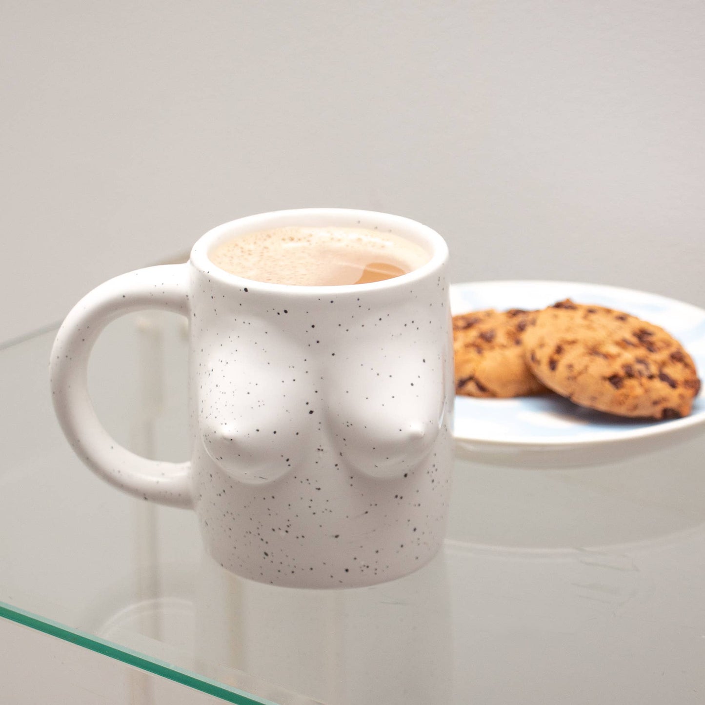 TAZA ESTÉTICA PECHOS BLANCOS - PINTADA A MANO HF