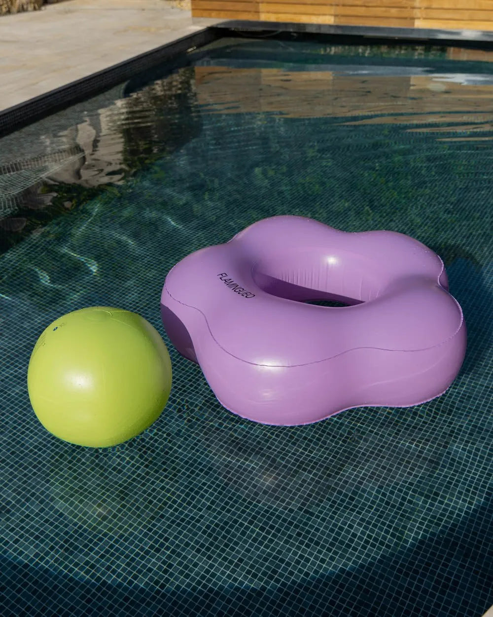 Purple flower float - BONNIE