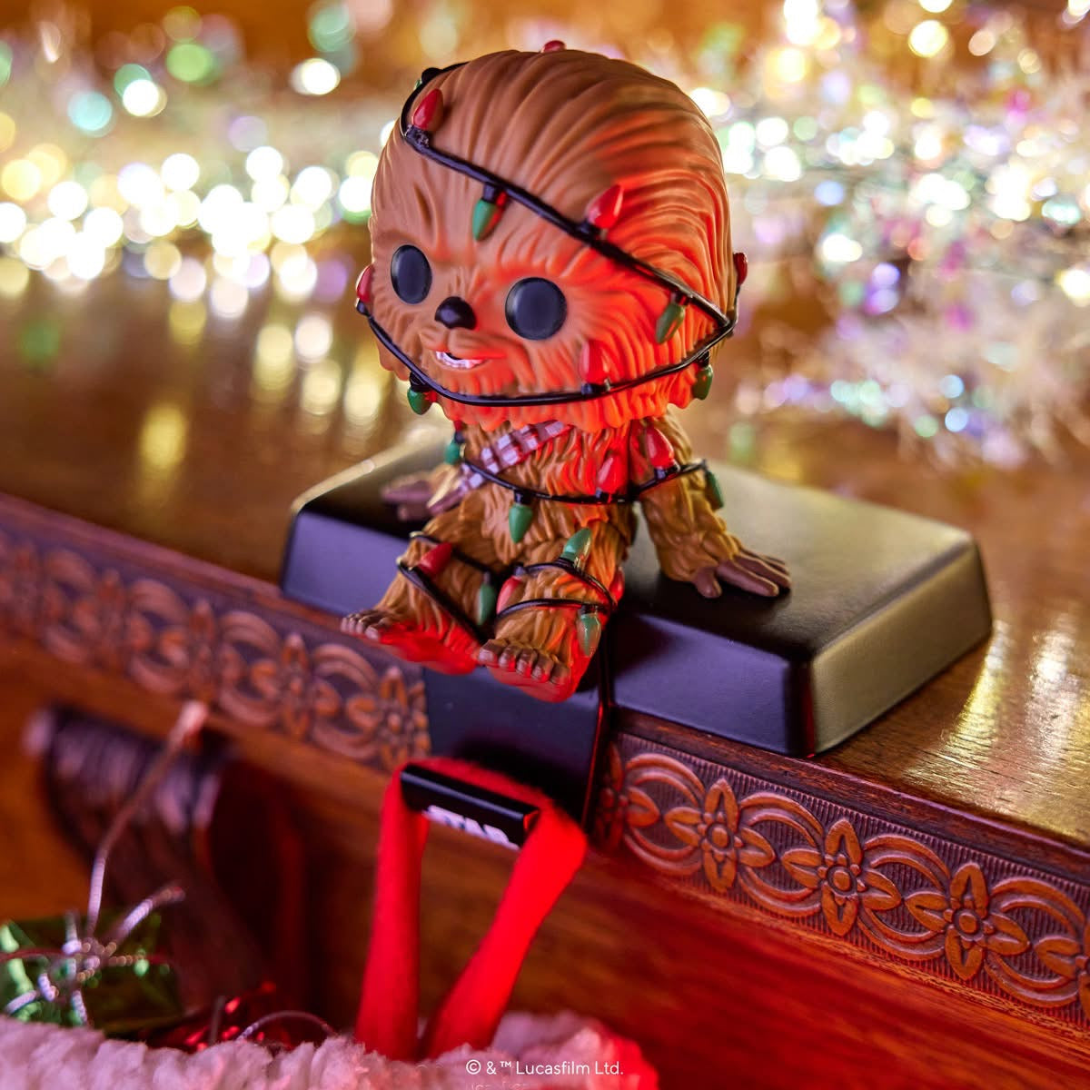 ¡Estallido! Percha para calcetines de Chewbacca con guirnaldas navideñas 