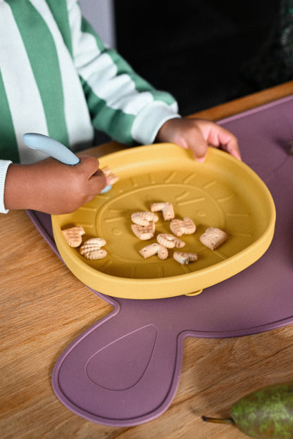 Kinderteller mit Saugfuß aus Silikon Alfie Mustard