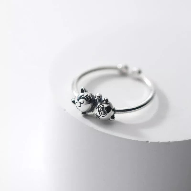 Anillo del gato de la suerte