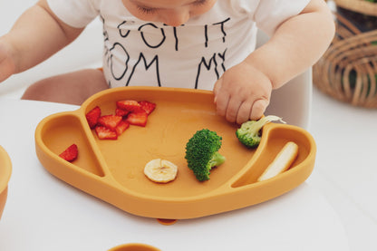 Kinderteller mit Saugfuß aus Silikon Milo Honey
