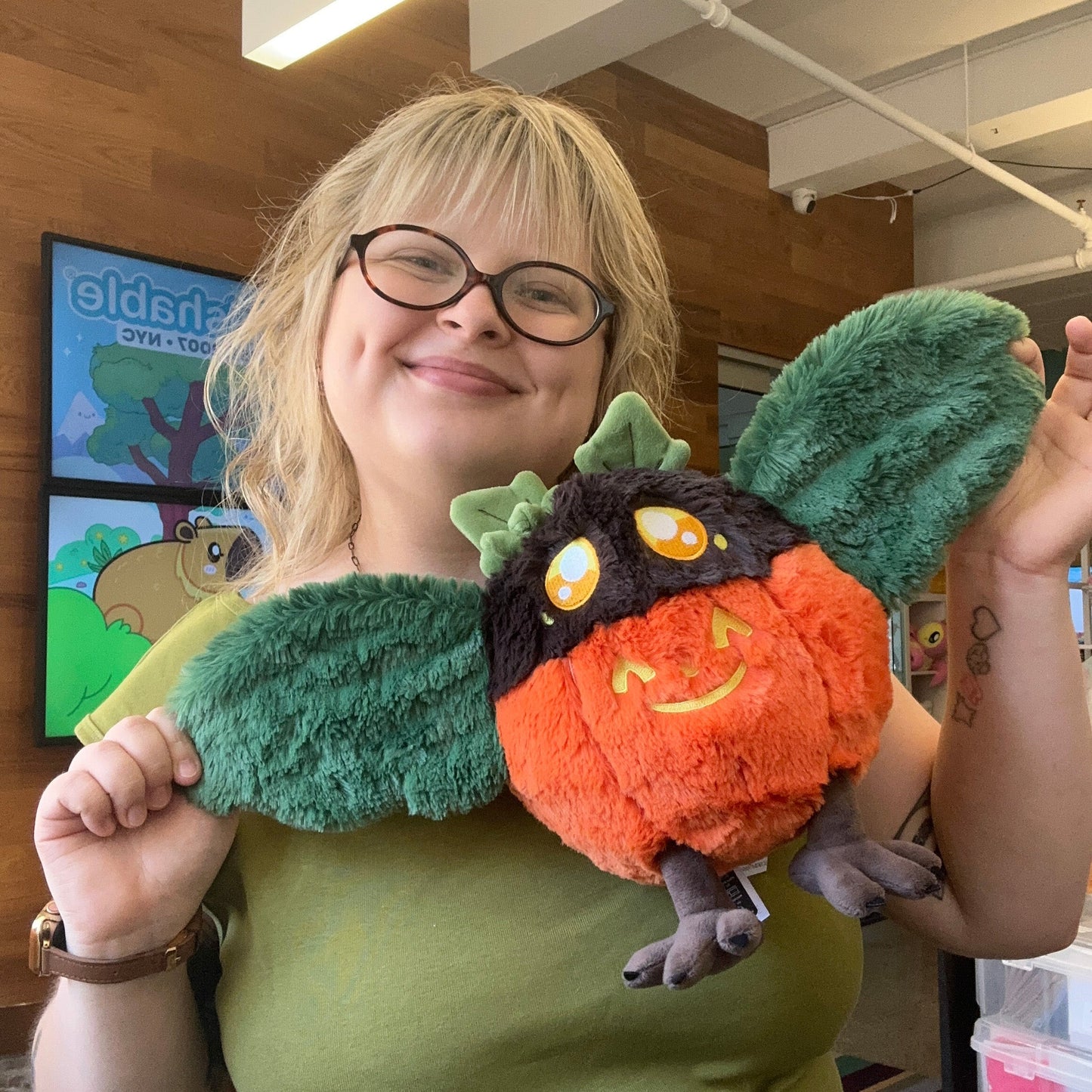 Mini Peluche Squishable – Mothman Citrouille