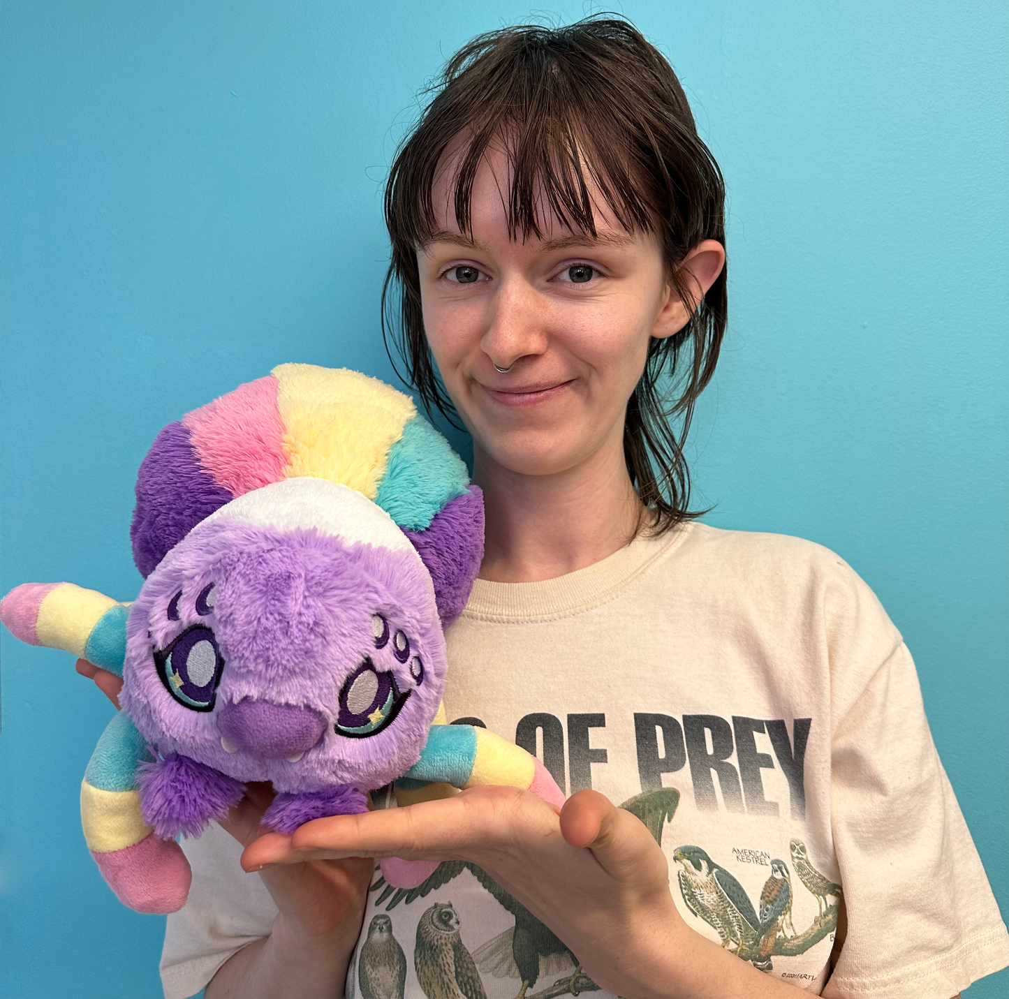 Mini Peluche Squishable – Araignée Arc-en-Ciel