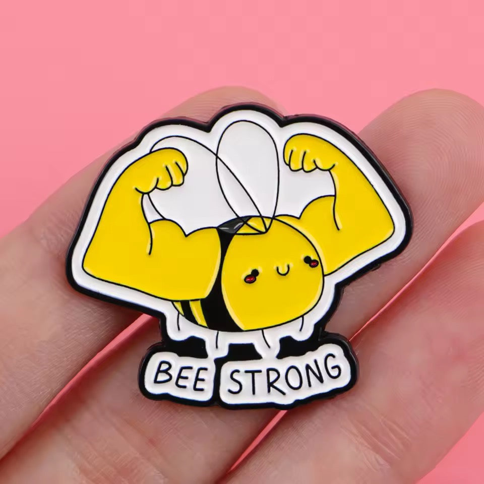 Broche Bee Strong