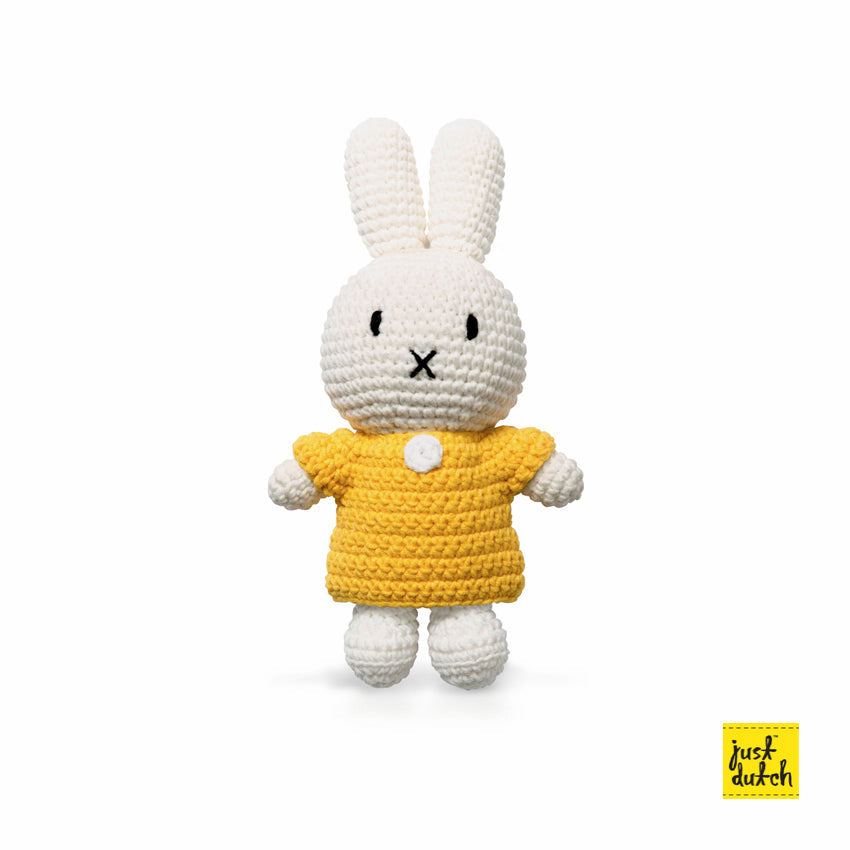 Robe jaune Just Dutch portée par Miffy