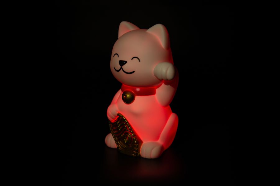 Luz de la noche de los gatos de la suerte