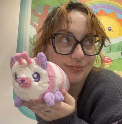 Peluche Snacker Squishable – Kittypillar Pastel S1E3