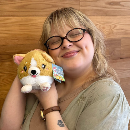 Peluche Snacker Squishable – Bébé Corgi S1E4