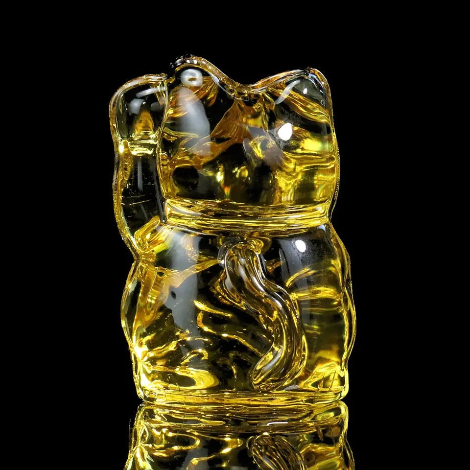 Estatuilla del gato de la suerte amarilla