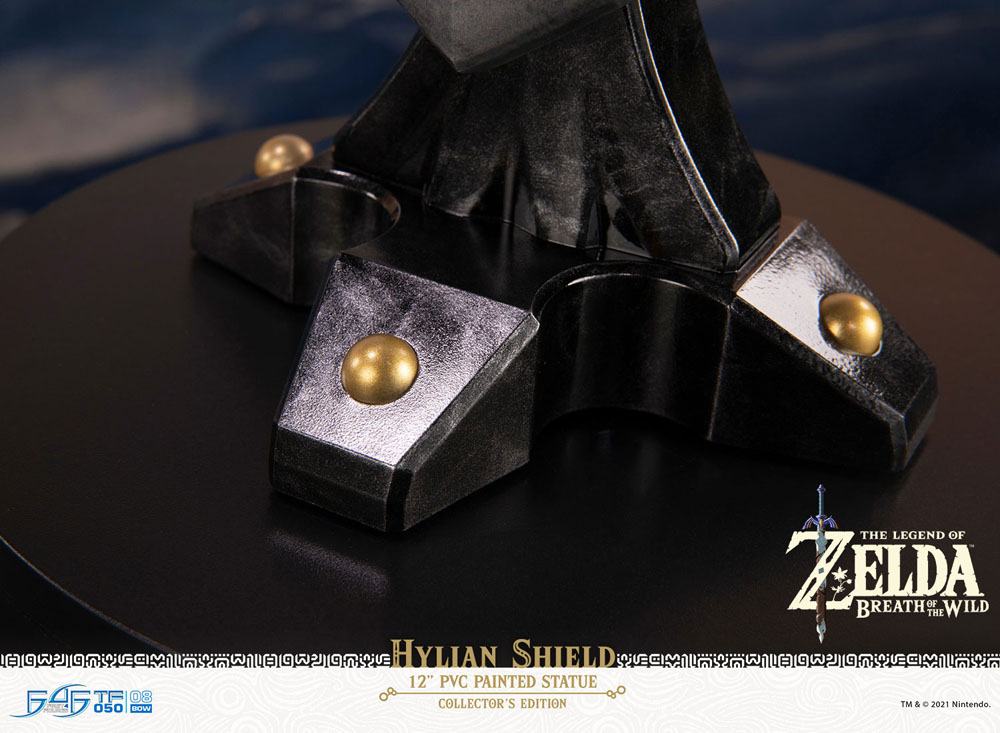The Legend of Zelda: Breath of the Wild Statue - Hylian Shield Collector's Edition 