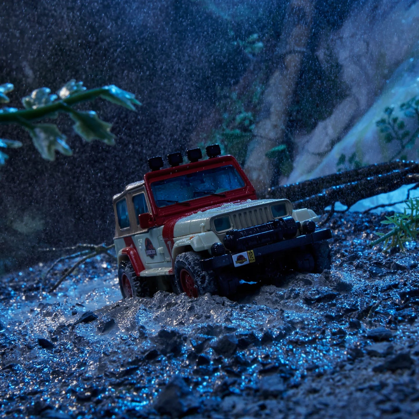 Transformers x Jurassic Park - Dilophocon y Autobot JP12