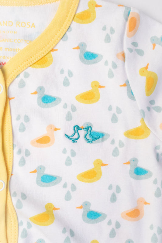 Pijama de bebé de pato pequeño